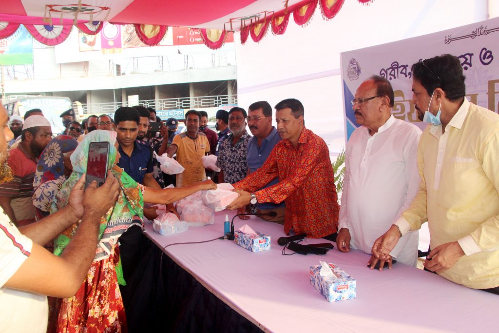 যশোর জেলা পুলিশের উদ্দ্যেগে অসহায় ও দুঃস্থদের মাঝে ইফতার বিতরণ