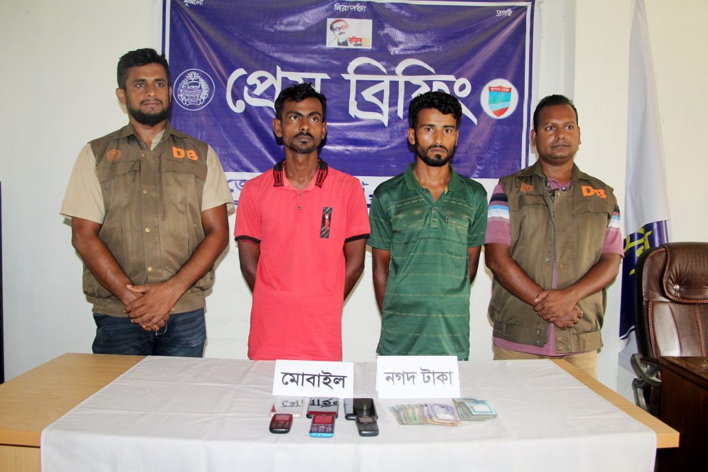 যশোরে ৬টি চোরাই মোবাইল উদ্ধারসহ গ্রেফতার-২