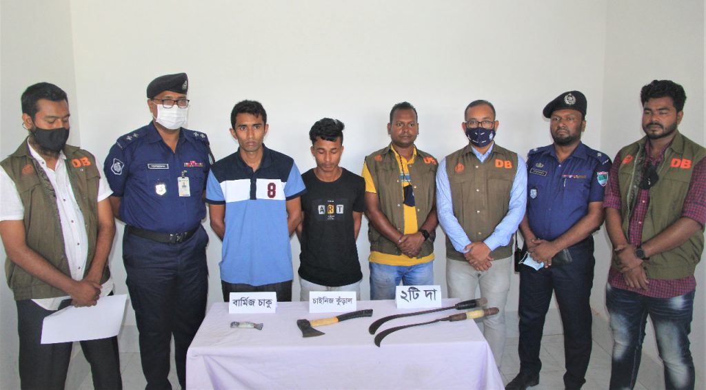 যশোরে চাঞ্চল্যকর ধনি হত্যাকান্ডে ব্যবহৃত অস্ত্র উদ্ধারসহ তিনজন গ্রেফতার