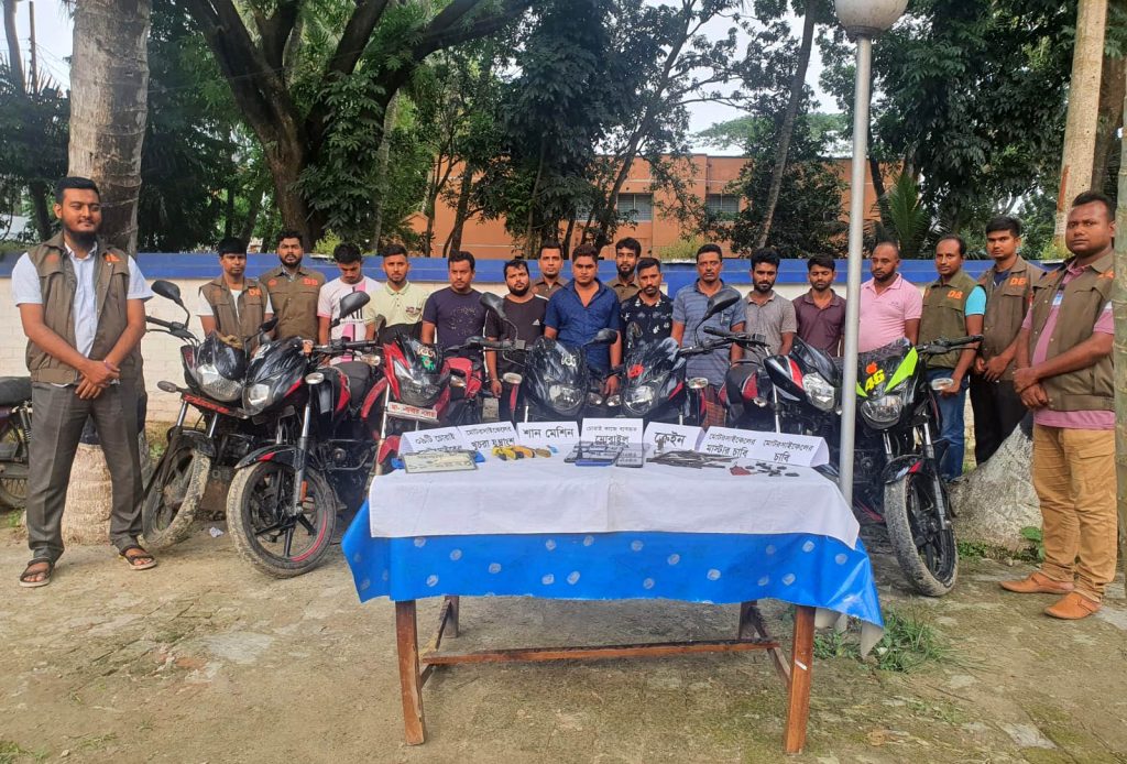 ডিবি পুলিশের অভিযানে আন্তঃজেলা চোর চক্রের ১০সদস্য গ্রেফতার