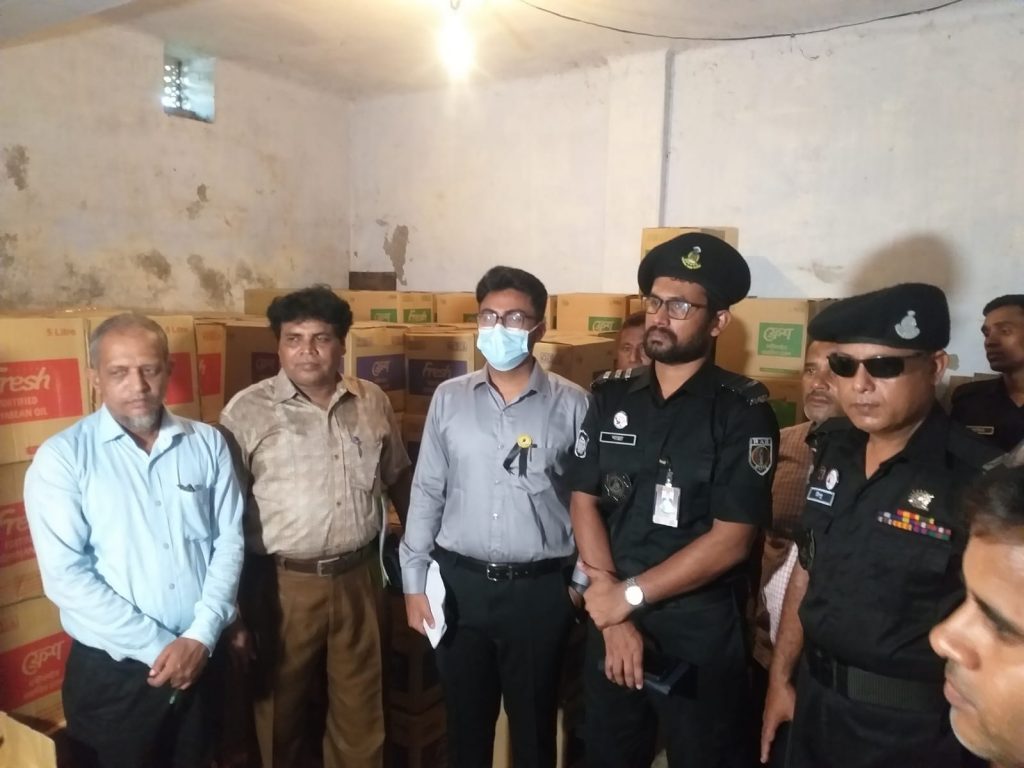 সয়াবিনতেল মজুদের দ্বায়ে বাগেরহাটের ব্যবসায়ীকে জরিমানা