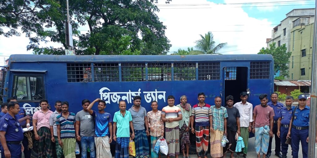 বেনাপোলে পরোয়ানা ভুক্ত ১৫জন পলাতক আসামী গ্রেফতার