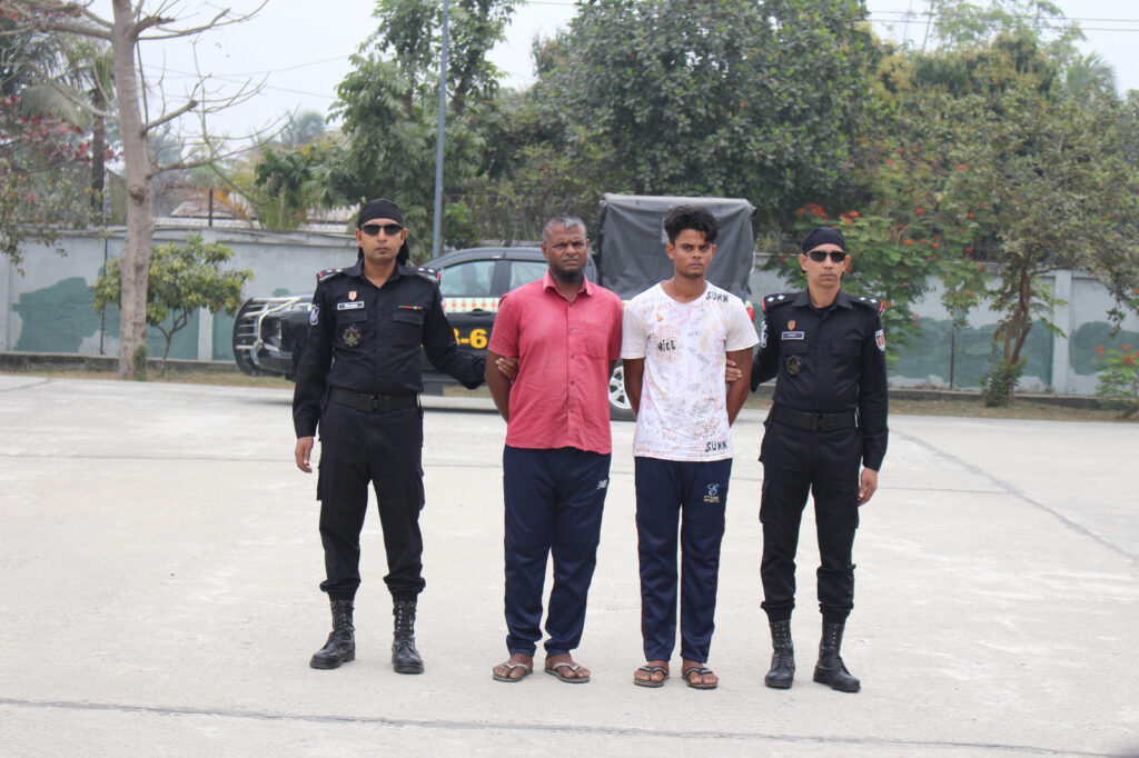 র‌্যাবের হাতে বাঘের চামড়াসহ ২বাঘ শিকারী গ্রেফতার