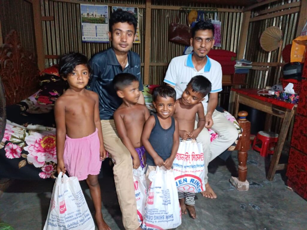 ঈদ উপহার নিয়ে ছুটছেন স্বপ্নপূরীর স্বেচ্ছাসেবীরা