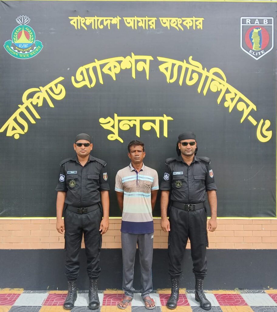 র‌্যাবের অভিযানে ওয়ান শুটারগানসহ অস্ত্র ব্যবসায়ী গ্রেফতার