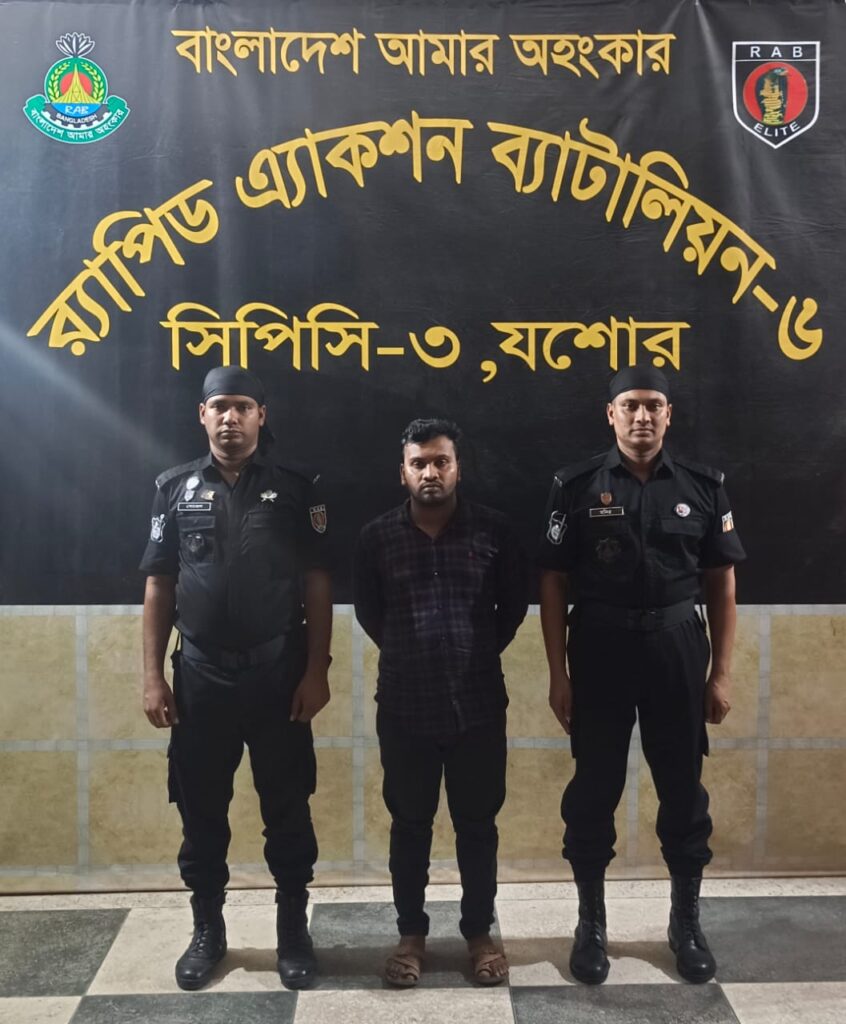 শার্শায় র‌্যাবের হাতে ধর্ষণ মামলার পলাতক আসামী গ্রেফতার