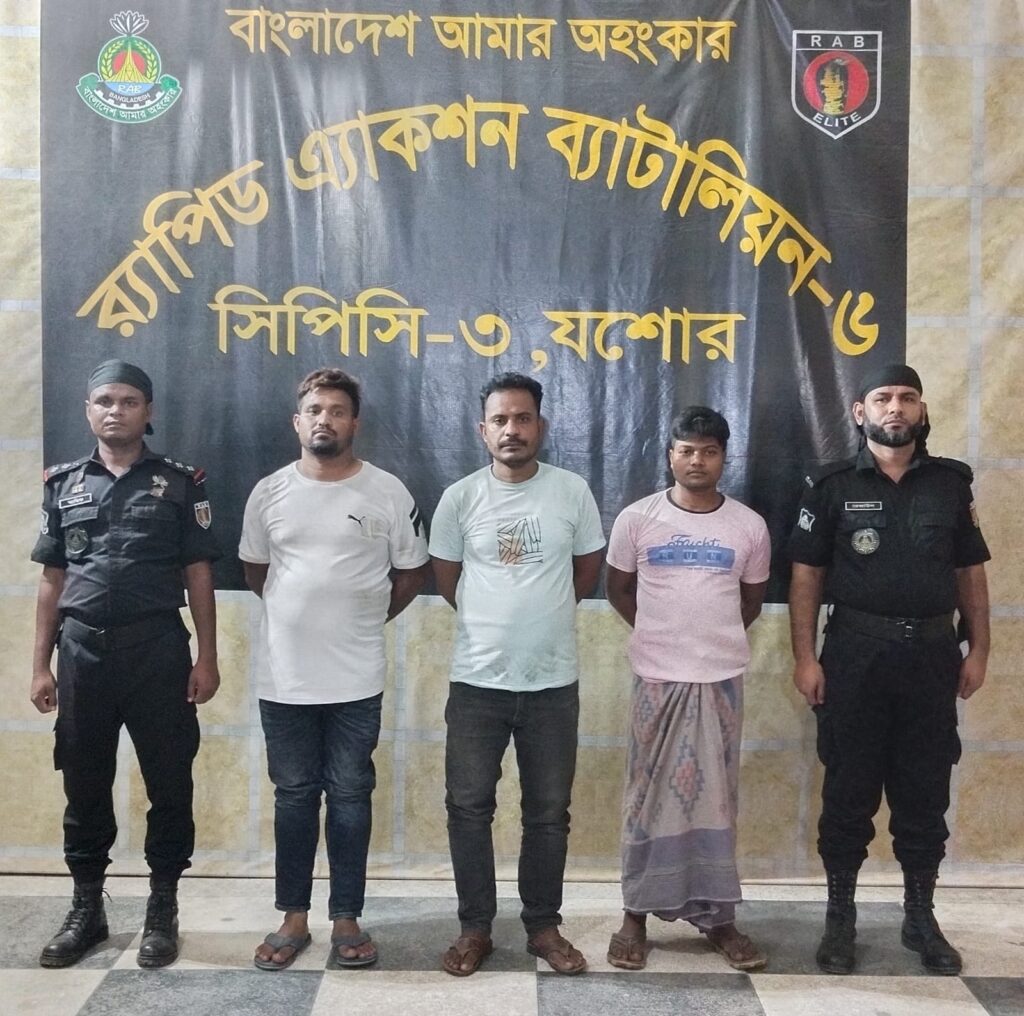 বেনাপোলে ফেন্সিডিলসহ ৩মাদক ব্যবসায়ী গ্রেফতার