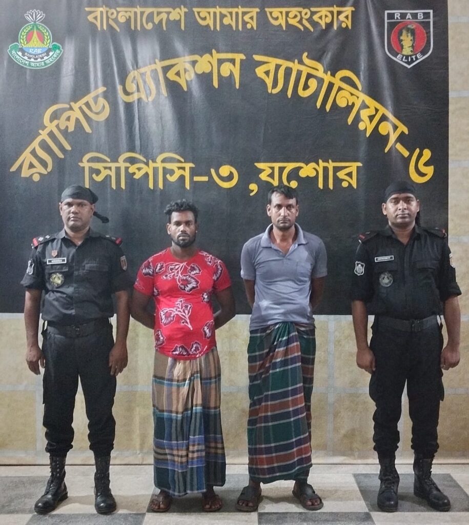 সাতক্ষীরায় অপহৃত উদ্ধারসহ পাচারচক্রের ২সদস্য গ্রেফতার