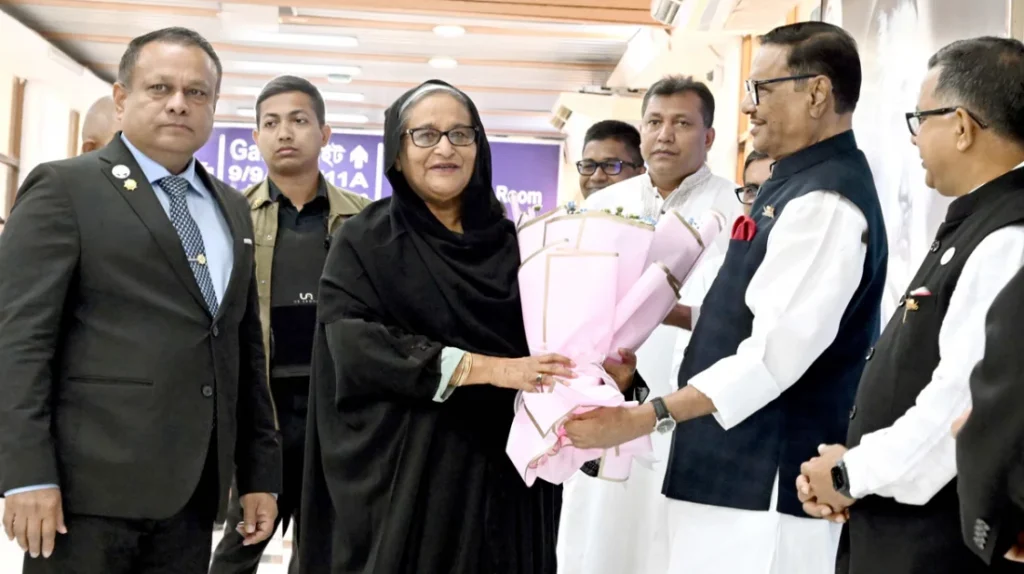 প্রধানমন্ত্রী দেশে ফিরেছেন