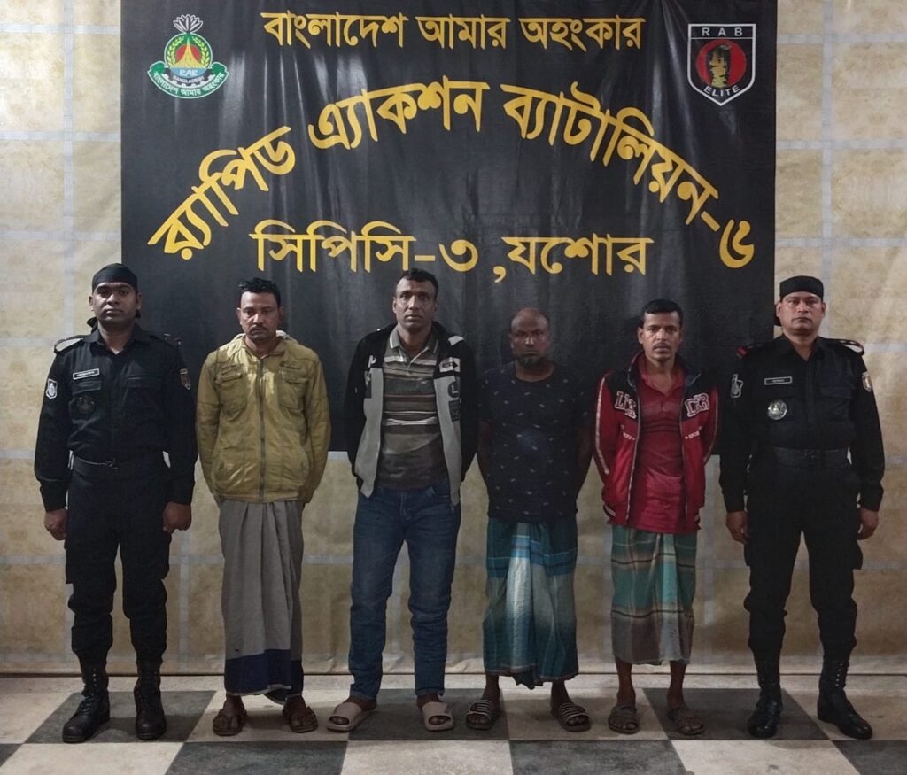 বেনাপোলে ৩৬৫ বোতল ফেন্সিডিলসহ গ্রেফতার-৪