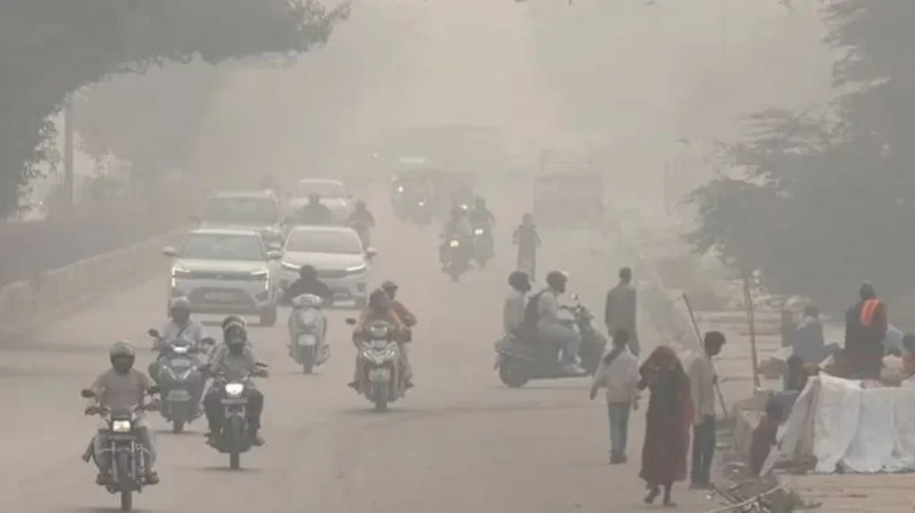 রাজশাহীর তাপমাত্রা ১২ ডিগ্রি হওয়ায় বইছে শীতের আবহ