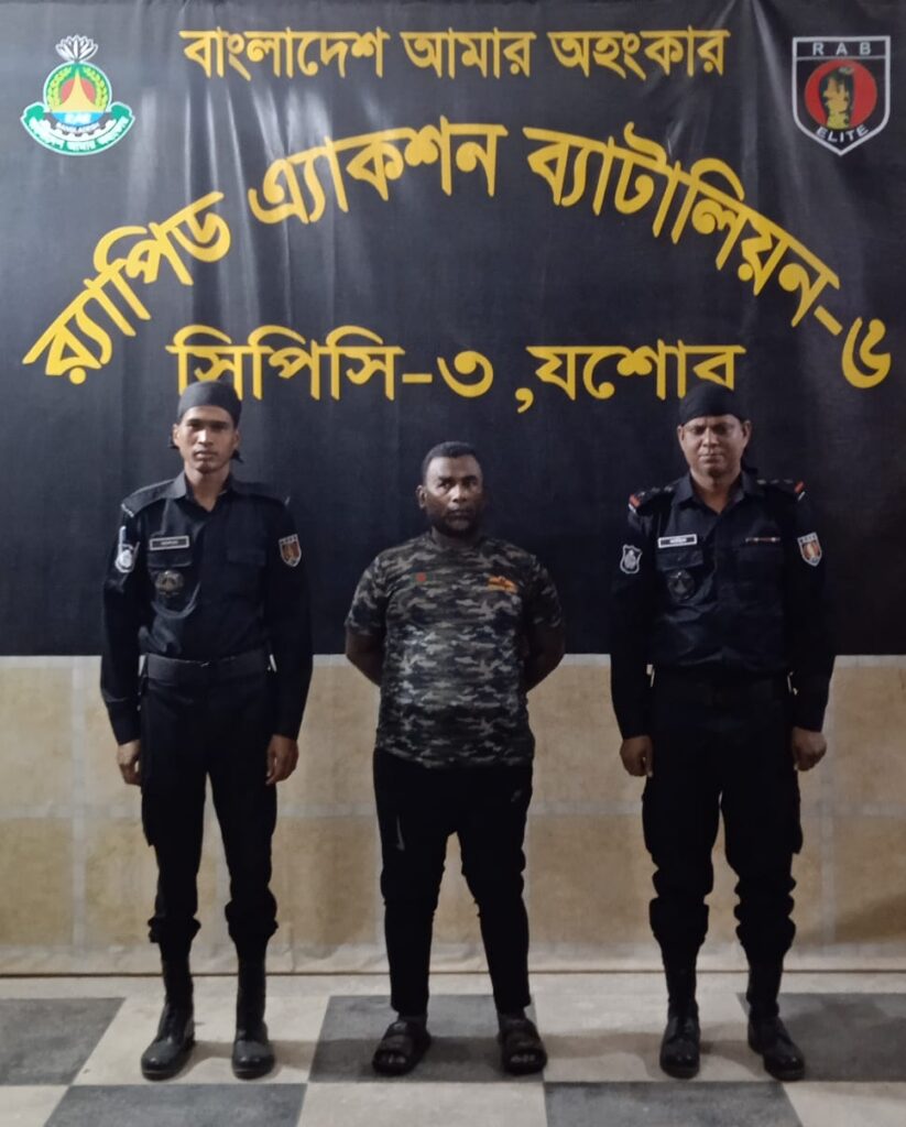 ঝিকরগাছা হতে রিভালবারসহ অস্ত্র ব্যবসায়ী গ্রেফতার