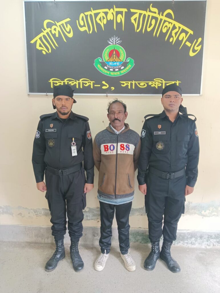 বেনাপোলে অস্ত্র,মাদক ও গান পাউডারসহ সন্ত্রাসী গ্রেফতার