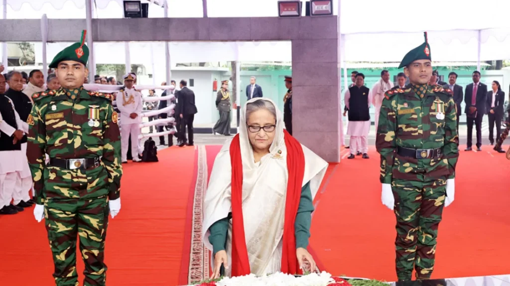 বঙ্গবন্ধুর প্রতিকৃতিতে শেখ হাসিনার শ্রদ্ধা