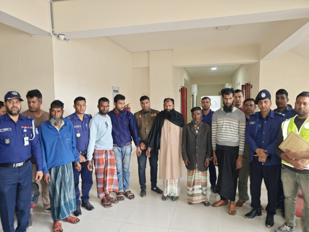 দিনাজপুরে আন্তঃজেলা ডাকাত দলের ৬ সদস্য গ্রেফতার