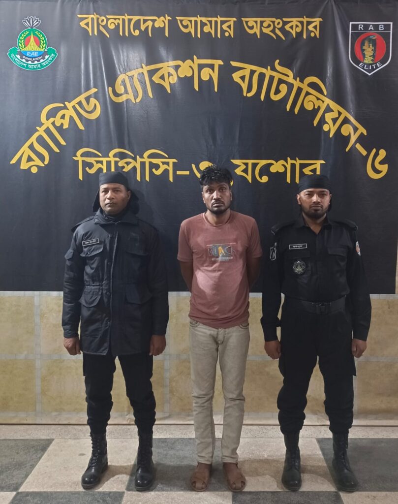 যশোরে অস্ত্রসহ সন্ত্রাসী গ্রেফতার