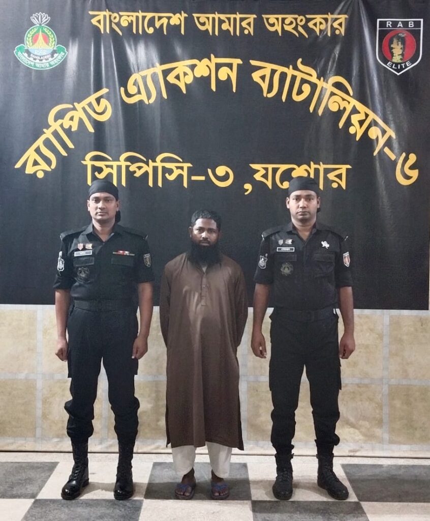 যশোরে নাবালিকা মেয়েকে ধর্ষণ মামলার প্রধান আসামী গ্রেফতার