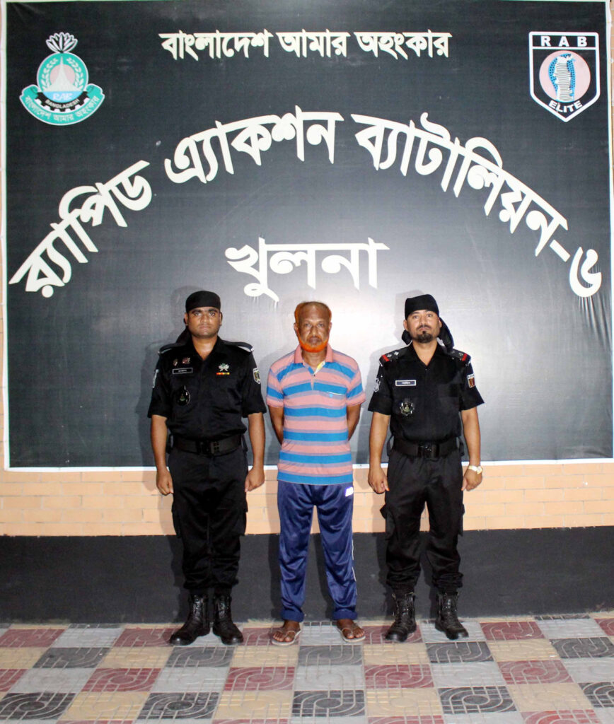র‌্যাবের হাতে হত্যা মামলার মৃত্যুদন্ডপ্রাপ্ত পলাতক আসামী গ্রেফতার