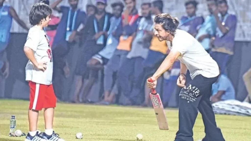 শাহরুখ খান কোচ হলেন আব্রামের