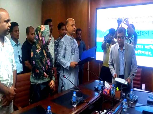 উপজেলা চেয়ারম্যান হিসেবে শপথ নেওয়ার কয়েক ঘণ্টা পরই অপসারণ