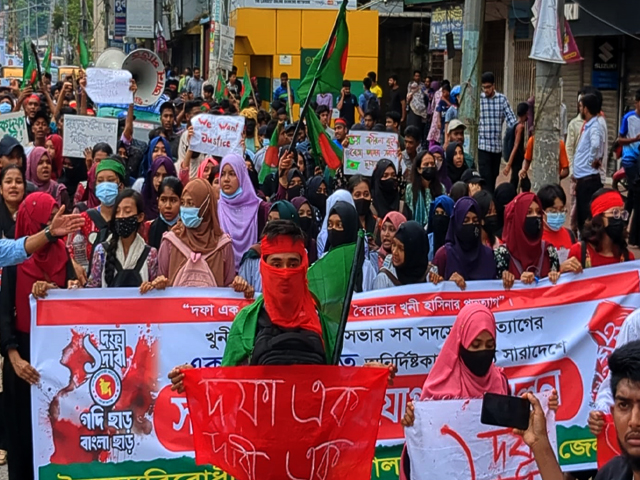 খাগড়াছড়িতে ছাত্র লীগ ও আন্দোলনকারীর মুখোমুখি সংঘর্ষে সাংবাদিকসহ আহত ২৫
