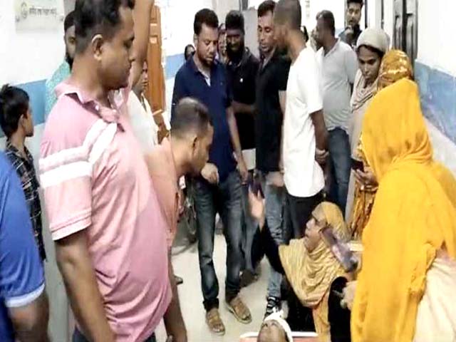 নড়াইলে দুর্বৃত্তদের কোপে স্বেচ্ছাসেবকলীগ নেতার হাত বিচ্ছিন্ন