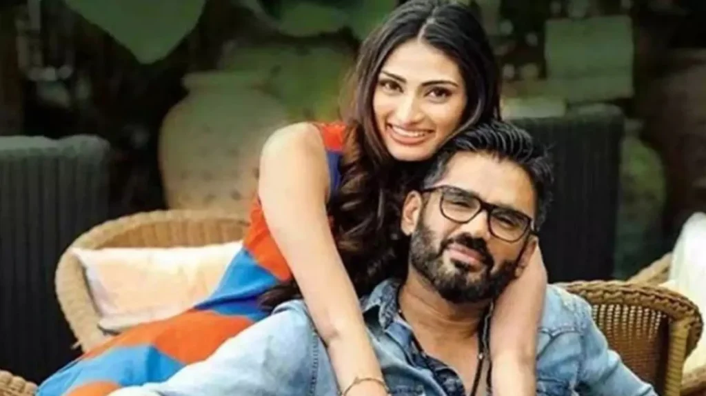 বলিউড অভিনেতা সুনীল শেঠি নানা হচ্ছেন