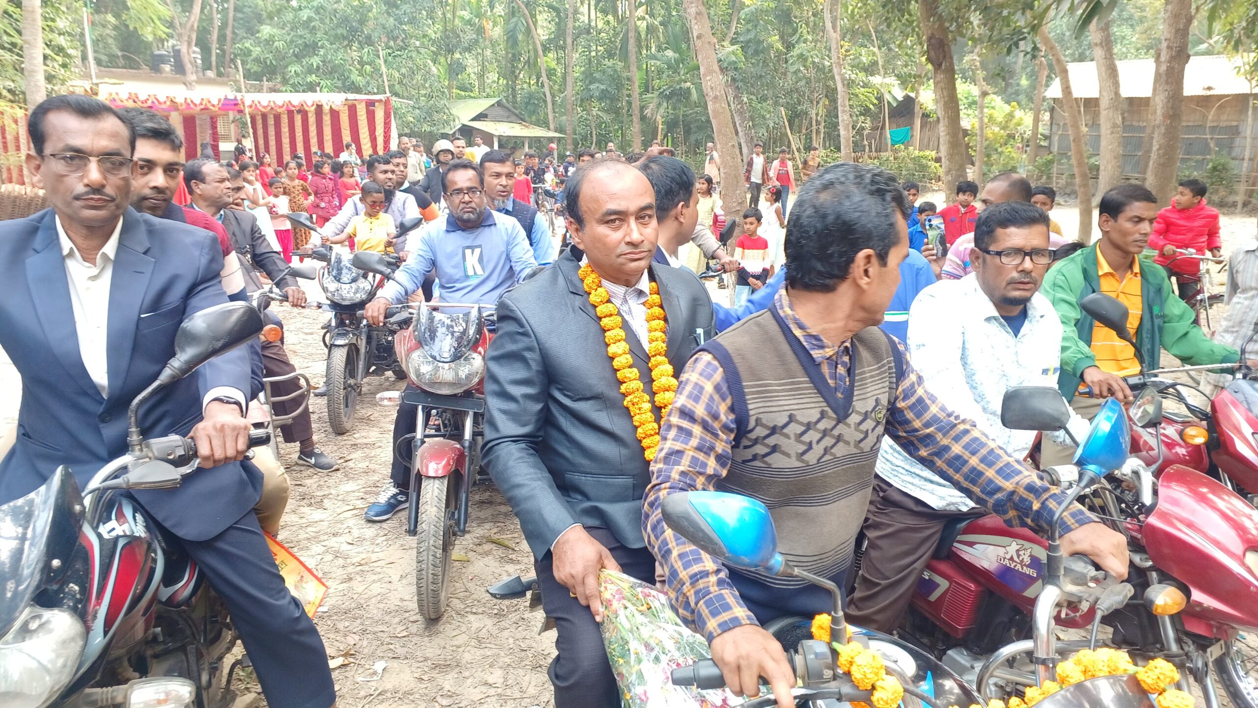 কেশবপুরে প্রধান শিক্ষকের বিদায় সংবর্ধনা