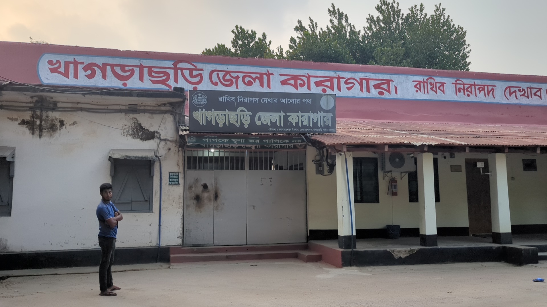 খাগড়াছড়ির জেলারকে অবরুদ্ধের তিন ঘন্টা পর উদ্ধার