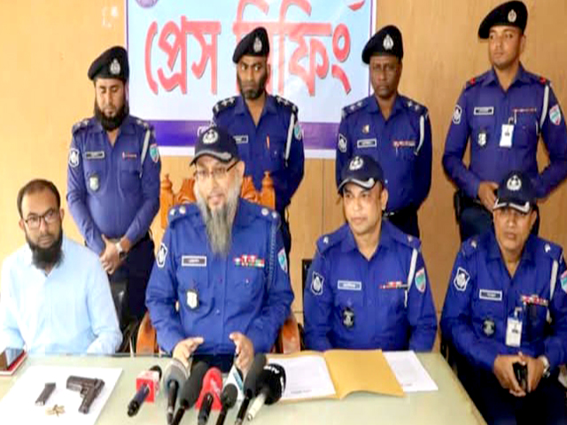 নড়াইলে বিদেশী পিস্তল ও গুলিসহ গ্রেফতার-২