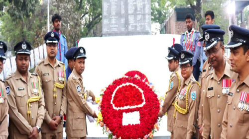 দিনাজপুরে মহান স্বাধীনতা দিবসে স্মৃতিস্তম্ভে শ্রদ্ধাঞ্জলি অর্পণ