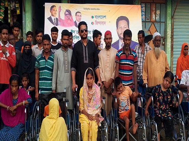 কবি সেলিম বালার হুইল চেয়ার উপহার পেল ৩১ দুস্থ ব্যক্তি
