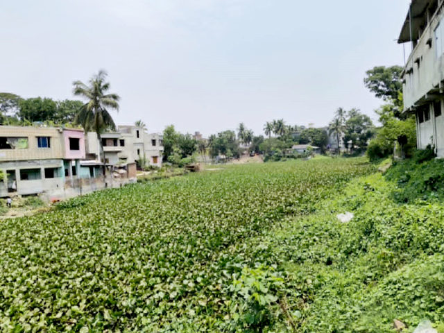 অবৈধ্য দখলদারদের রিটে বেনাপোলে হাকর নদীর খনন কাজ বন্ধ