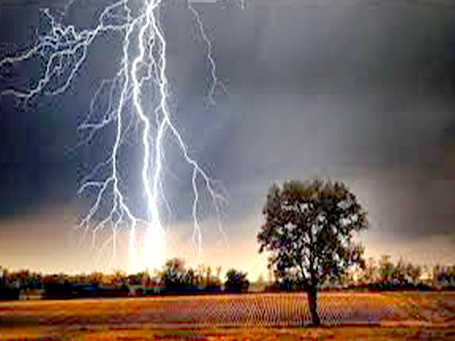 বজ্রপাতের সময় করণীয়