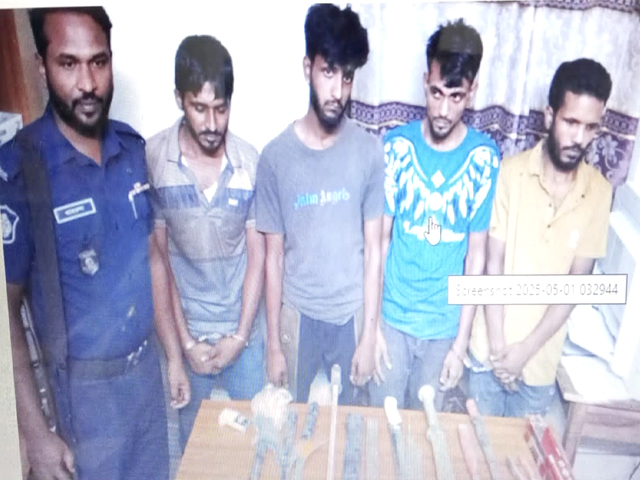 যশোরে যৌথ বাহিনীর অভিযানে অস্ত্র ও মাদকসহ আটক-৪