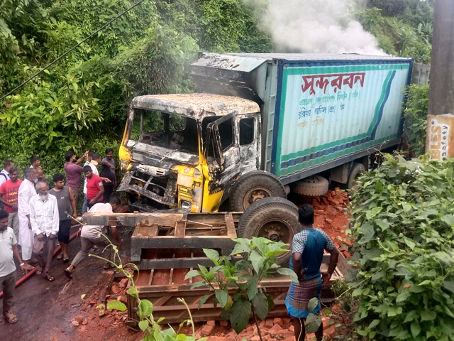 খাগড়াছড়িতে কাভার্ড ভ্যান ও ট্রাক্টরের সংঘর্ষে আহত-৪