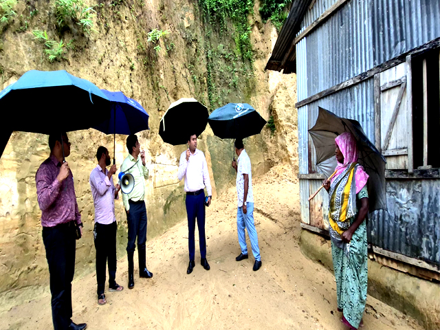 পাহাড় ধস এড়াতে খাগড়াছড়িতে প্রশাসনের মাইকিং