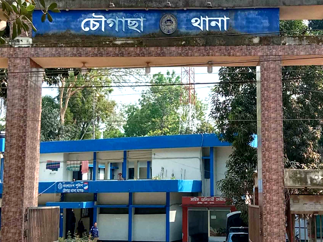 চৌগাছায় আসামি ধরতে গিয়ে হামলায় ওসিসহ ৭ পুলিশ সদস্য আহত