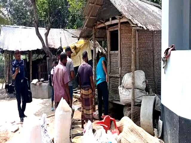 কেশবপুরে যুবলীগ নেতার বাড়িতে ককটেল বিস্ফোরণে দুই নারী আহত