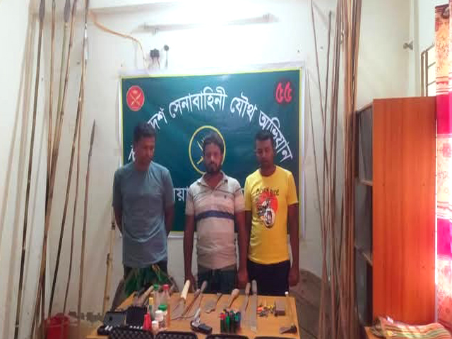 নড়াইলে সেনাবাহিনীর বিশেষ অভিযানে অস্ত্র উদ্ধার ও গ্রেফতার ৩
