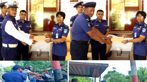 যশোরে দুই ট্রাফিক পুলিশ সদস্যকে পুরস্কৃত করলেন পুলিশ সুপার