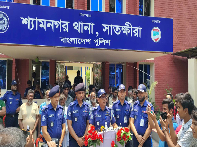 সুন্দরবনে বিএসএফের রেখে যাওয়া ৭৫ জনকে পরিবারের কাছে হস্তান্তর