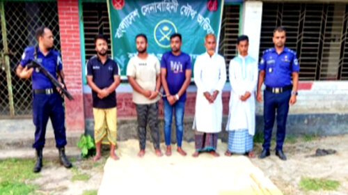 নড়াইলে ইমামকে মারধরের ঘটনায় সংঘর্ষঃঅস্ত্রসহ আটক ৫