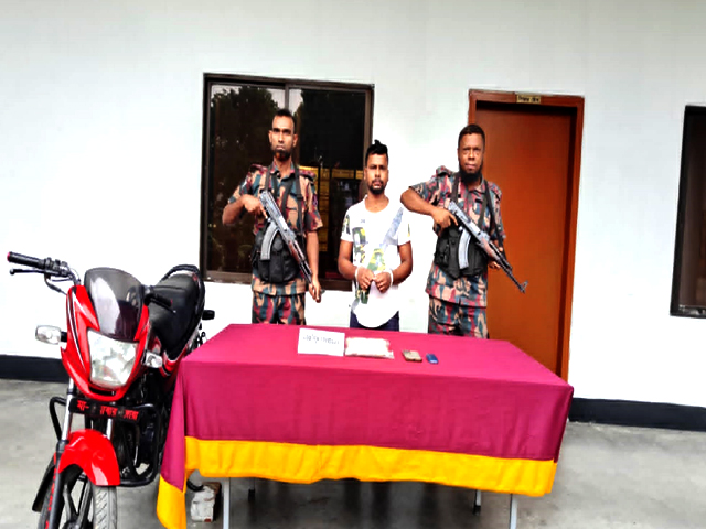 বেনাপোল সীমান্তে হেরোইনসহ ভারতীয় ট্রাক চালক আটক