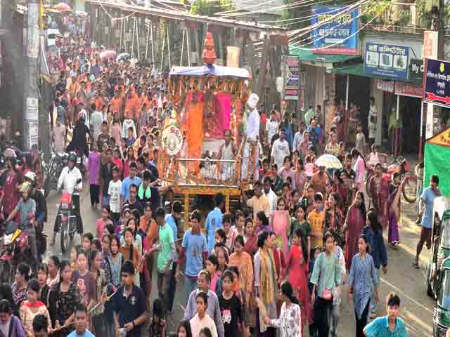 সনাতন ধর্মাবলম্বীদের রথযাত্রায় রঙিন হলো খাগড়াছড়ি শহর