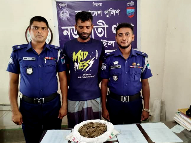 নড়াইলে গাঁজাসহ গ্রেফতার-১