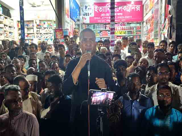 চরফ্যাশনে কেন্দ্রীয় যুবদল নেতা নয়নের ঈদ শুভেচ্ছা বিনিময়