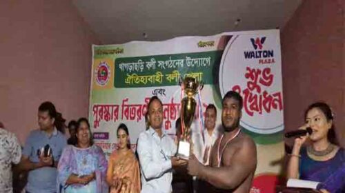 খাগড়াছড়িতে বলী খেলায় চ্যাম্পিয়ন বাঘা শরীফ ও মাসিনু মারমা