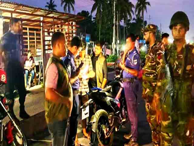 নড়াইলে যৌথবাহিনীর বিশেষ অভিযানে মোটর সাইকেল জব্দ