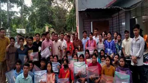ত্রিপুরা স্টুডেন্টস ফোরামের উদ্যোগে এইচএসসি শিক্ষার্থীদের মাঝে শিক্ষা উপকরণ বিতরণ